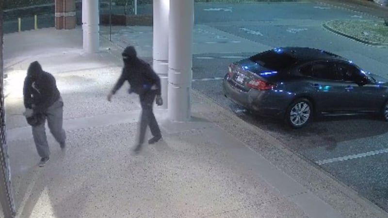 2 men steal from Kaufman shoes, police say