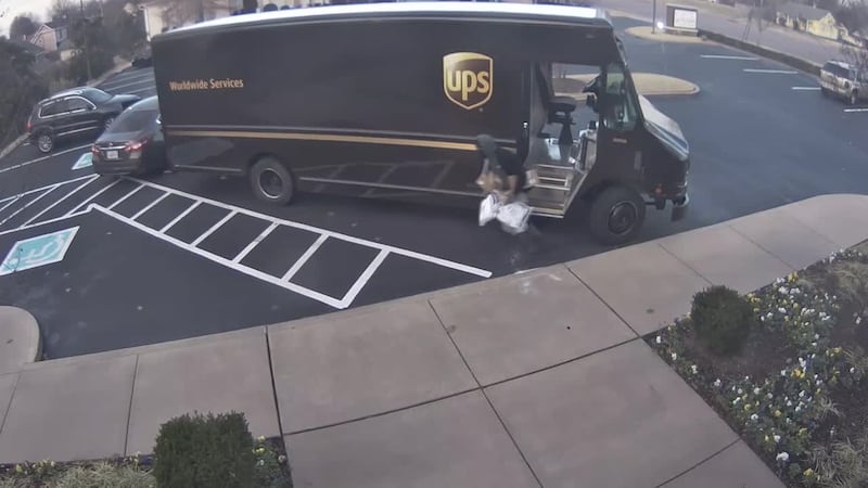 Thieves pull up to UPS truck during delivery, steal packages