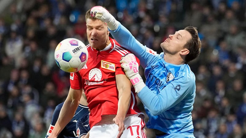 Bochum's goalkeeper Manuel Riemann, right, challenges with Union's Kevin Behrens during the...